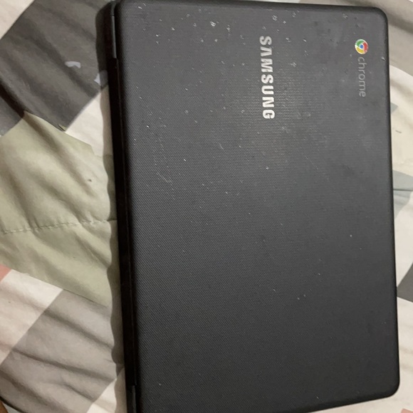 Laptop - Picture 2 of 3